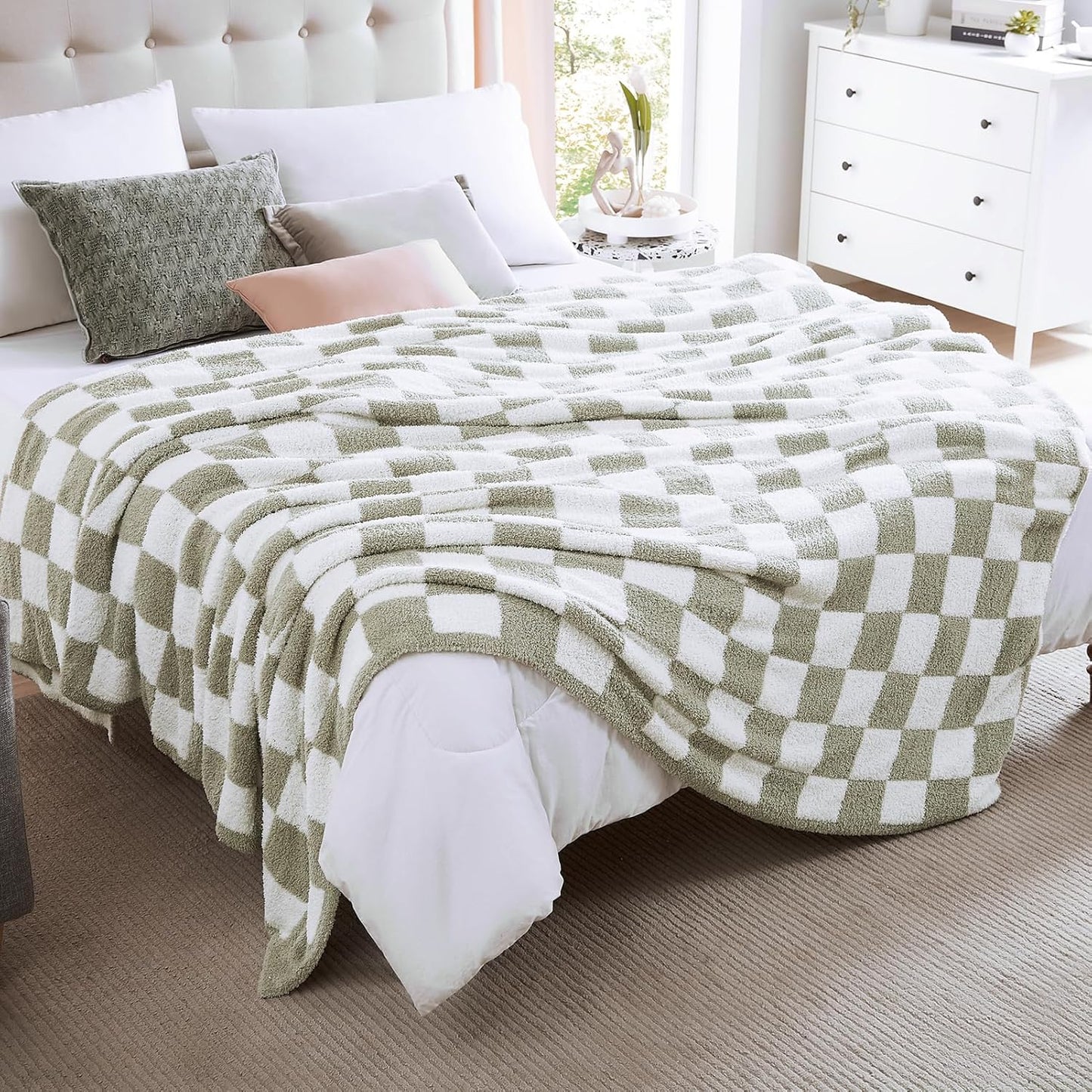 WRENSONGE Checkered Throw Blanket, Sage Green Soft Cozy Fluffy Hand Made Throw Blankets for Couch, Sofa, Chair, Bed, Camping, Picnic, Travel Lightweight Bed Blankets for Women Mothers Birthday Gifts