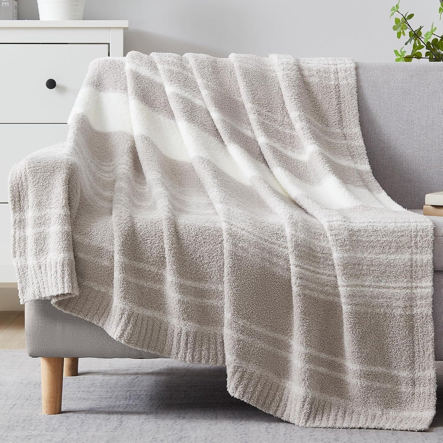 WRENSONGE Checkered Throw Blanket, Sage Green Soft Cozy Fluffy Hand Made Throw Blankets for Couch, Sofa, Chair, Bed, Camping, Picnic, Travel Lightweight Bed Blankets for Women Mothers Birthday Gifts