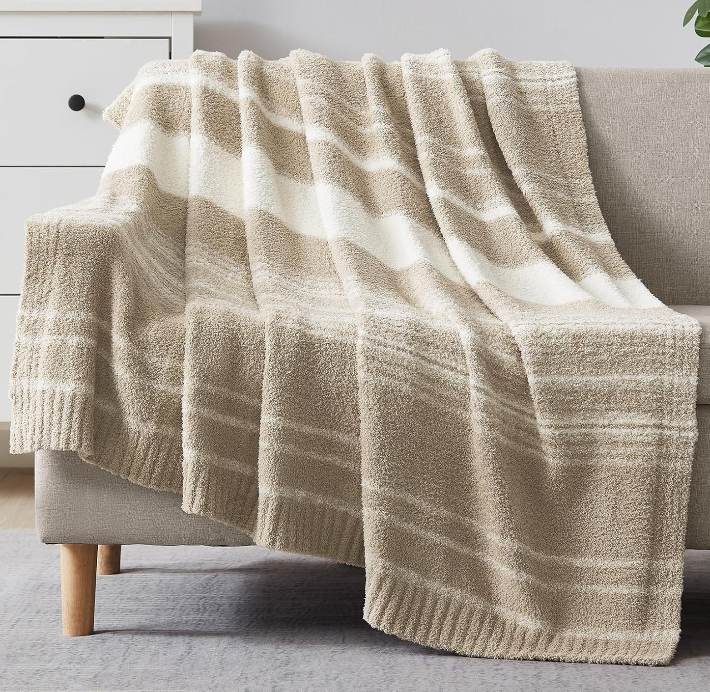 WRENSONGE Checkered Throw Blanket, Sage Green Soft Cozy Fluffy Hand Made Throw Blankets for Couch, Sofa, Chair, Bed, Camping, Picnic, Travel Lightweight Bed Blankets for Women Mothers Birthday Gifts